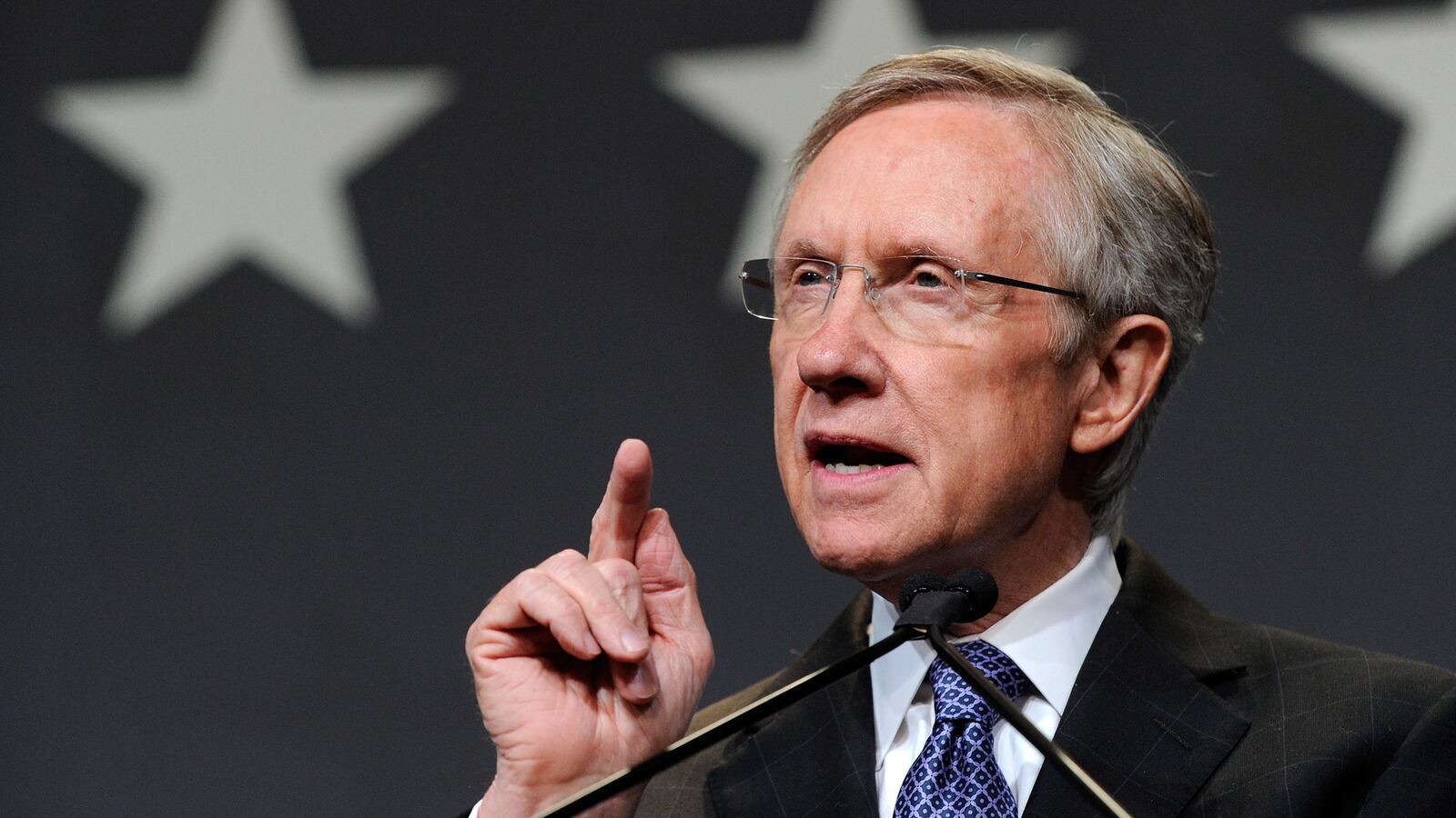articles/2014/11/18/harry-reid-is-tight-with-the-ufc/141118-nuzzi-reid-tease_onur3m
