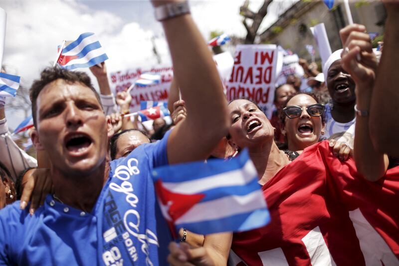 galleries/2016/03/20/obama-lands-in-cuba-to-dissident-protest/160320-cuba-dissidents-protest-10_it2ud0