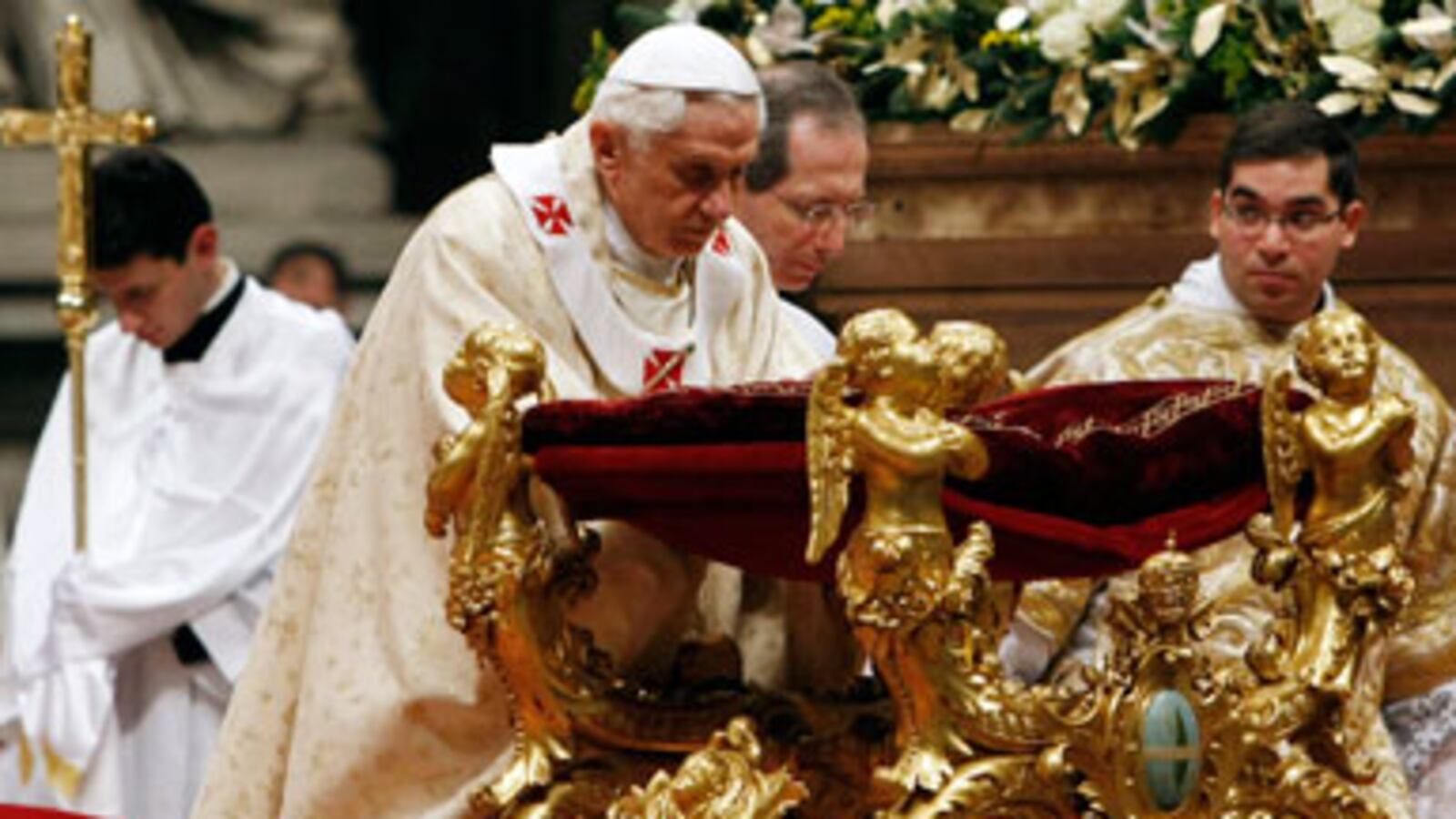cheats/2010/12/24/pope-leads-traditional-midnight-mass/pope-christmas-mass_abfula