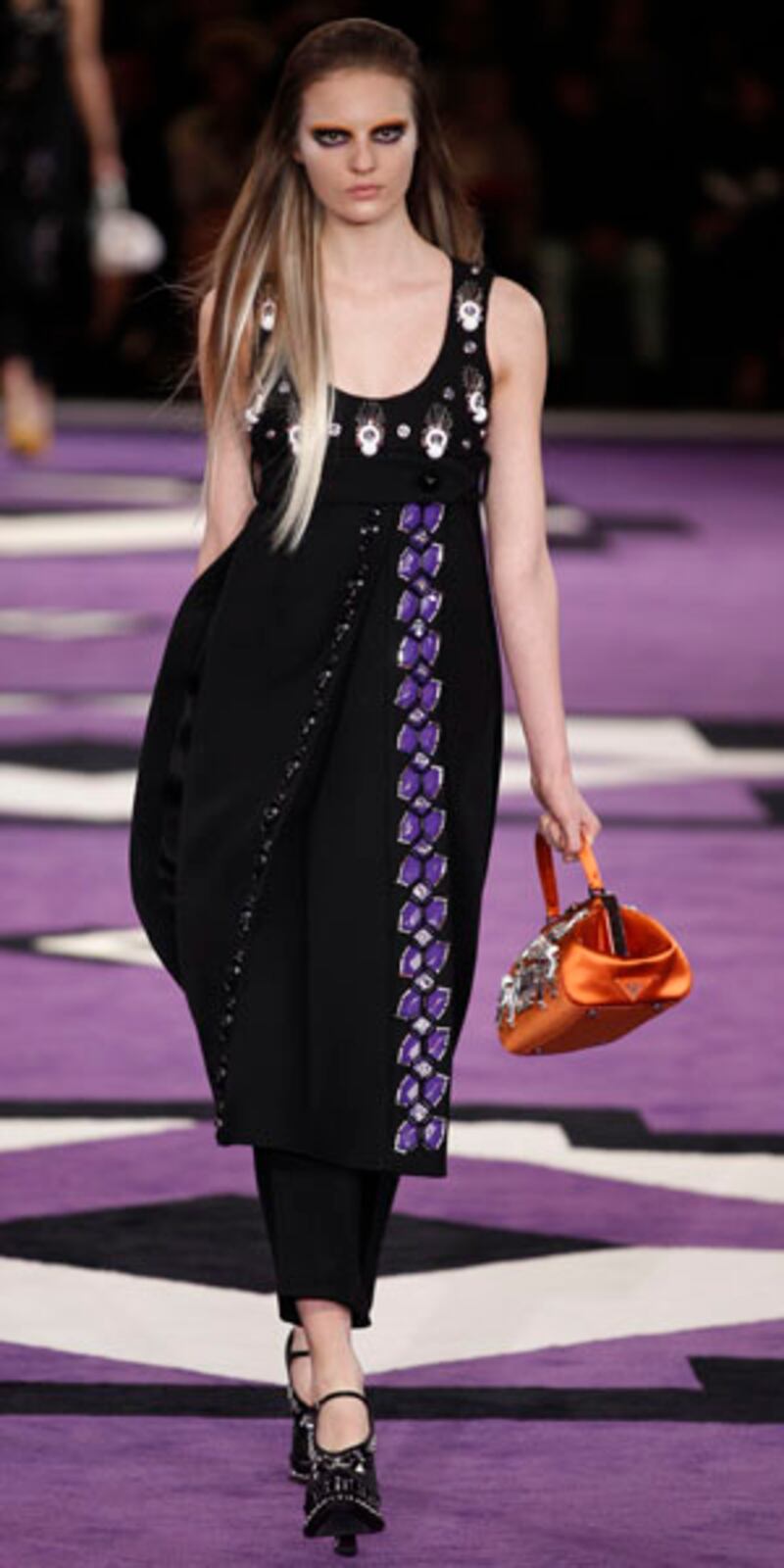 galleries/2012/02/24/sensual-collections-at-gucci-and-prada-kick-off-milan-fashion-week-photos/prada-fall-2012-2_pg1vnd