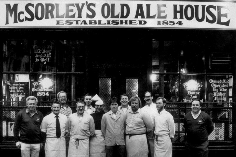 galleries/2016/07/17/the-best-political-drinking-bars/160717-best-political-bar-gallery-GAL-06_s6o7sm