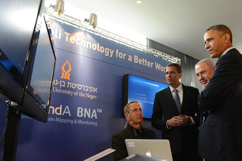 articles/2013/03/21/snake-robots-alternative-fuel-more-highlights-from-obama-s-visit-to-the-israel-museum/130320-lake-obama-isreal-museum-embed2_swcvol