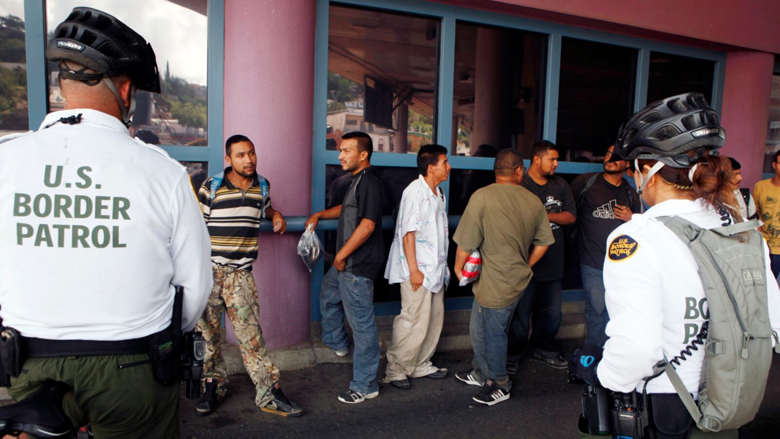 cheats/2011/10/18/record-number-of-illegal-immigrants-deported/illegal-immigrants-deportation-cs_rzda61