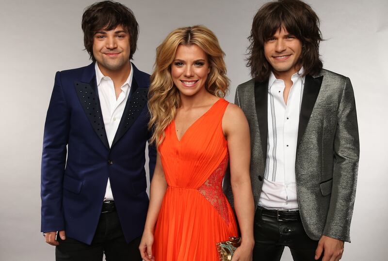 galleries/2013/06/06/backstage-at-the-2013-cmt-music-awards-photos/thebandperry_hgk65z