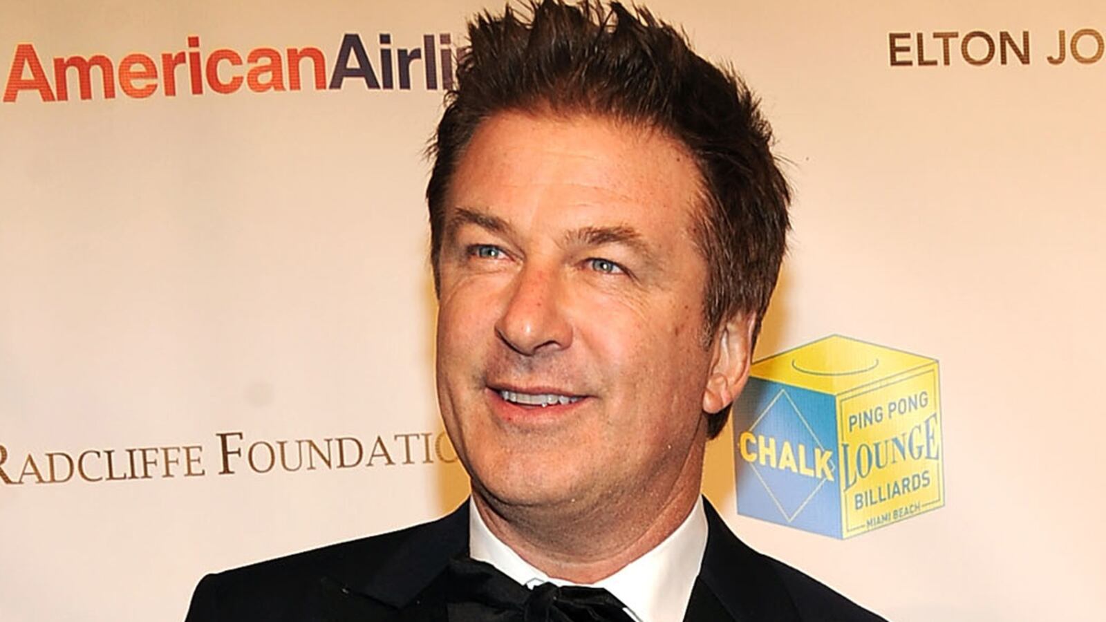 cheats/2011/12/11/baldwin-apologizes-to-himself/alec-baldwin-apologizes-to-self-cs_puqcut