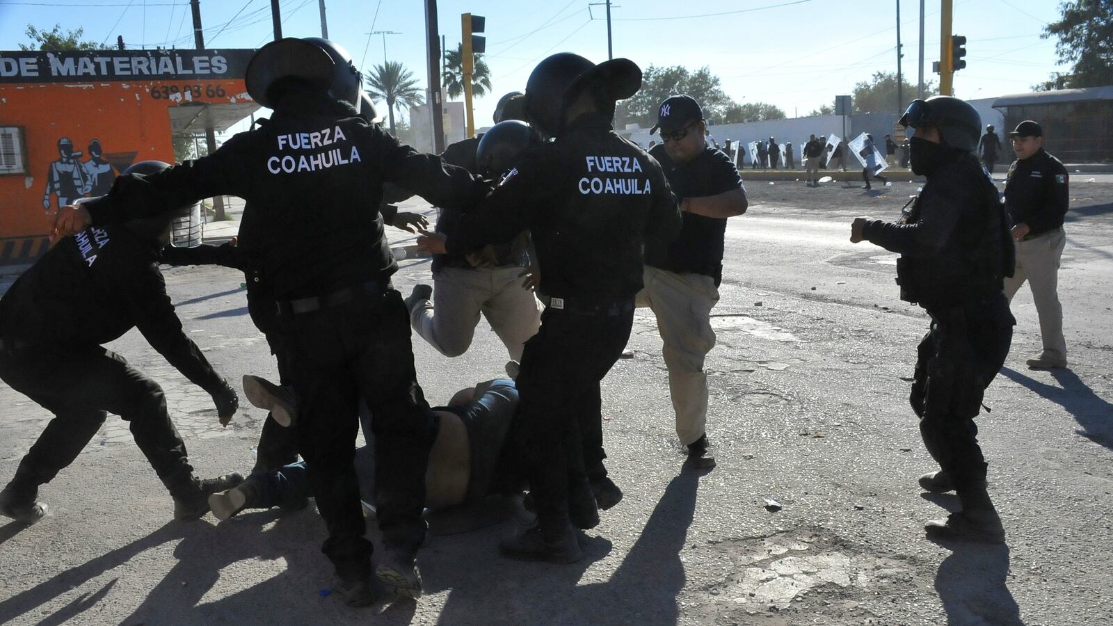 cheats/2017/01/06/2-killed-over-600-arrested-in-mexico-protests/170105-mexico-gas-protests-cheat_zmswdq