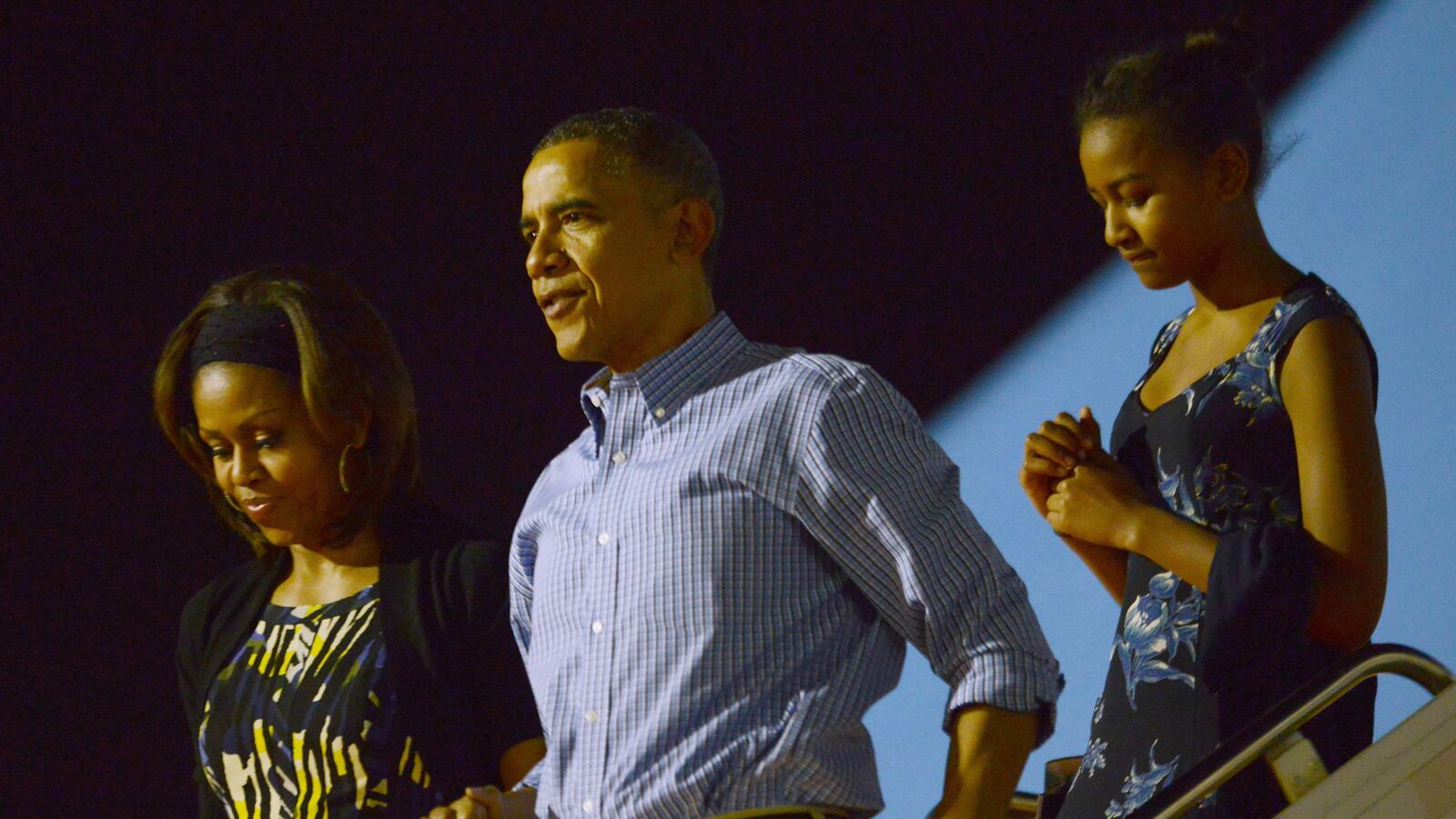 cheats/2013/12/25/obamas-wish-americans-a-merry-xmas/131225-obama-troops-cheat_yk9hsv