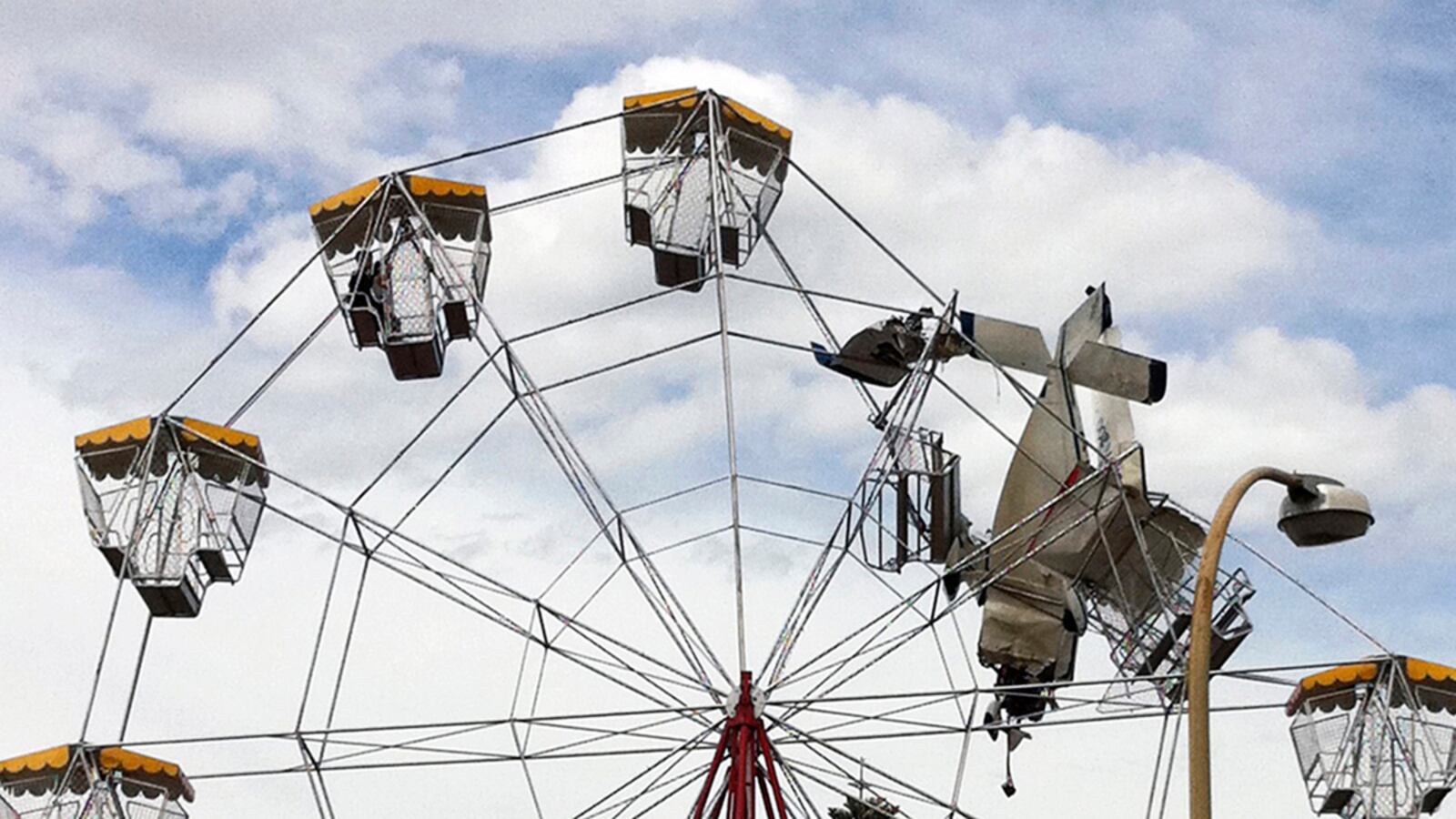 cheats/2011/10/02/plane-hits-ferris-wheel-in-australia/ferris-wheel-plane-hits-cs_tsk2kg