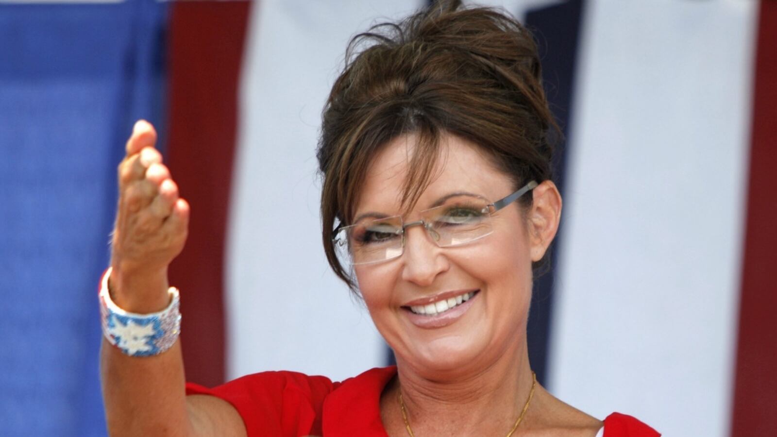 cheats/2013/01/25/sarah-palin-out-at-fox-news/sarah-palin-fox-news-cheat_rlvnwk
