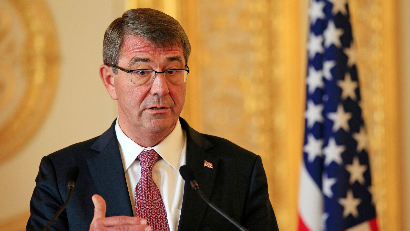 cheats/2015/12/16/u-s-defense-chief-travels-to-iraq/151216-ash-carter-cheat_qeyoiz
