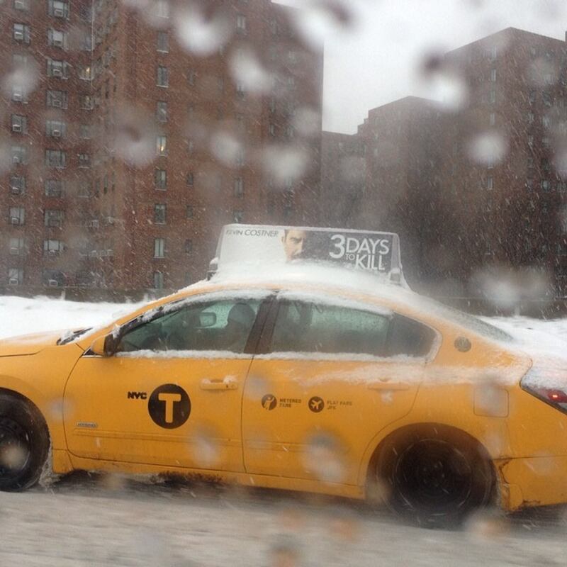 galleries/2014/02/16/jared-leto-lupita-nyong-o-and-the-week-s-best-celebrity-selfies/140216-selfies-hailee_lwc4ga