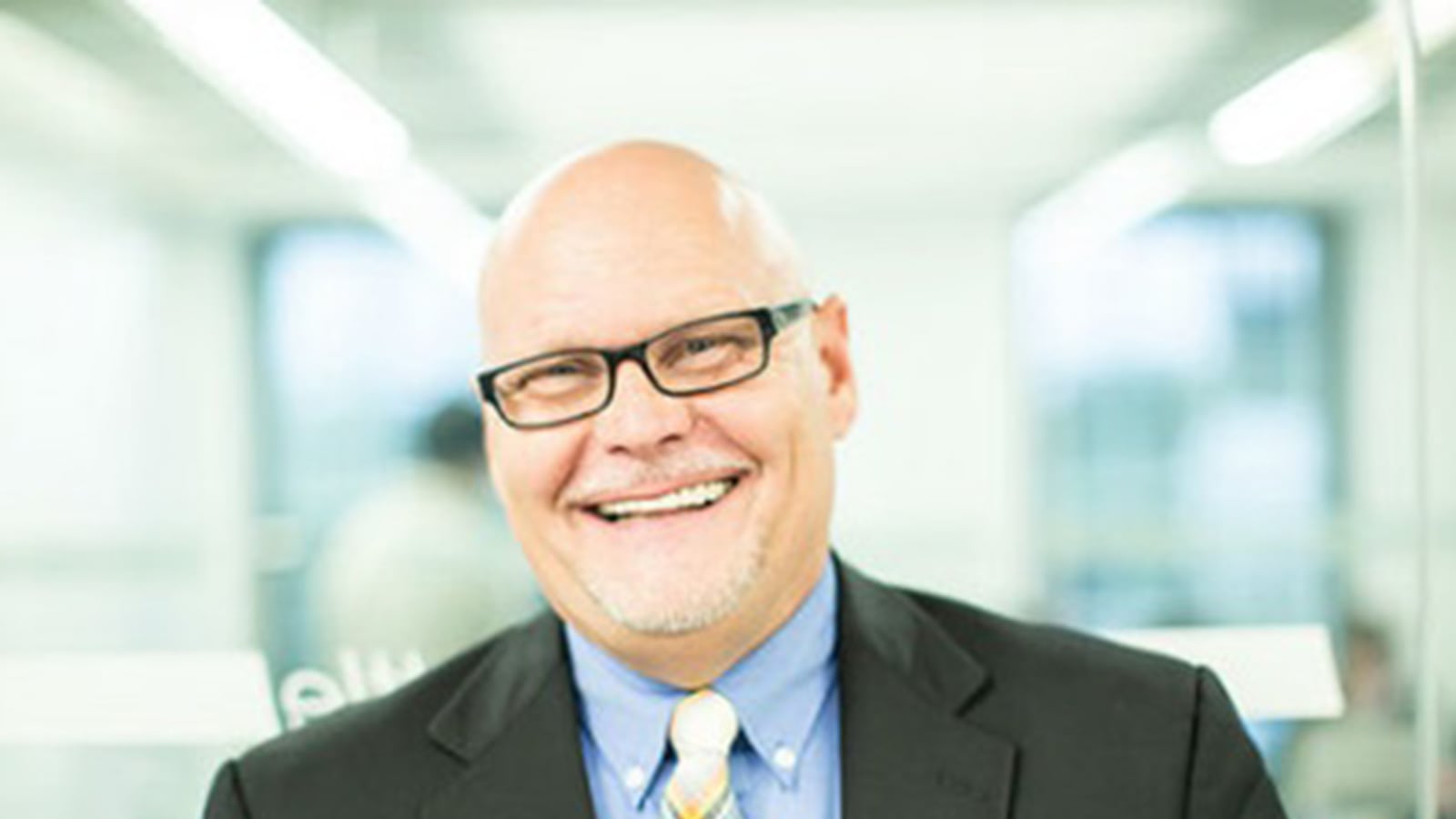 articles/2014/09/08/the-intern-who-birthed-the-kal007-conspiracy-theories/140906-mak-beck-tease_edugly