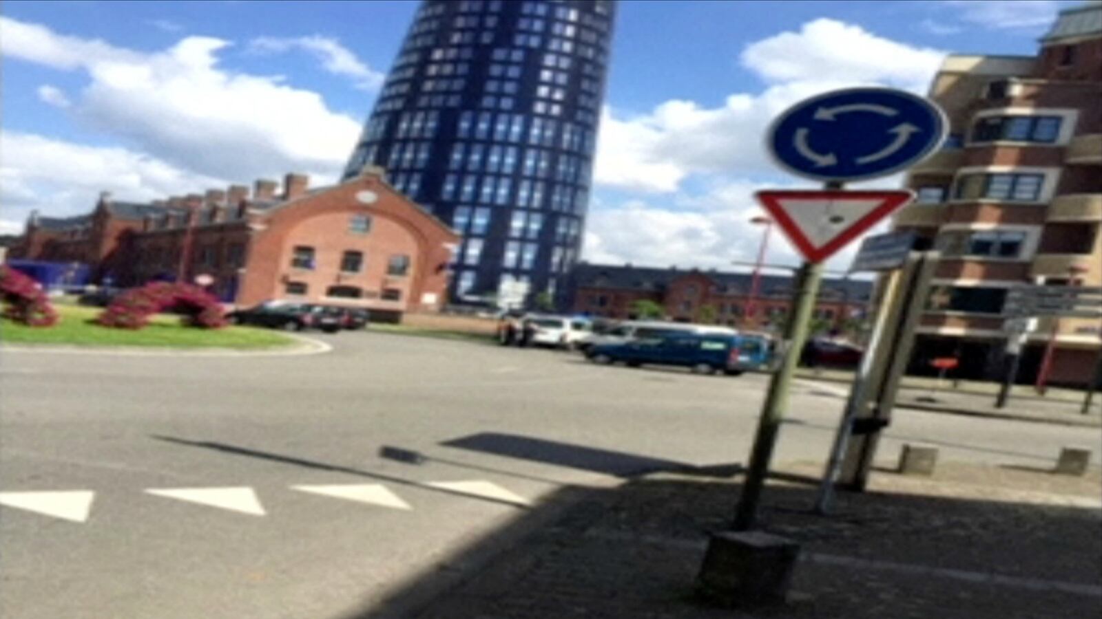 cheats/2016/08/06/machete-attacker-killed-in-belgium/160806-belgium-machete-cheat_ifuman