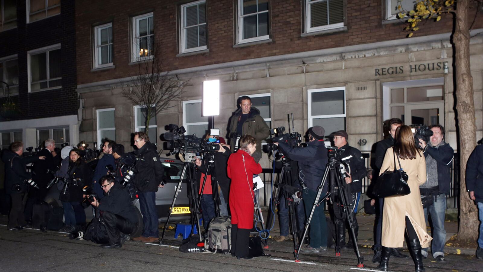 articles/2012/12/03/why-kate-won-t-be-getting-get-a-nanny-although-a-maternity-nurse-could-be-on-the-cards/kate-hospital_es5xaf