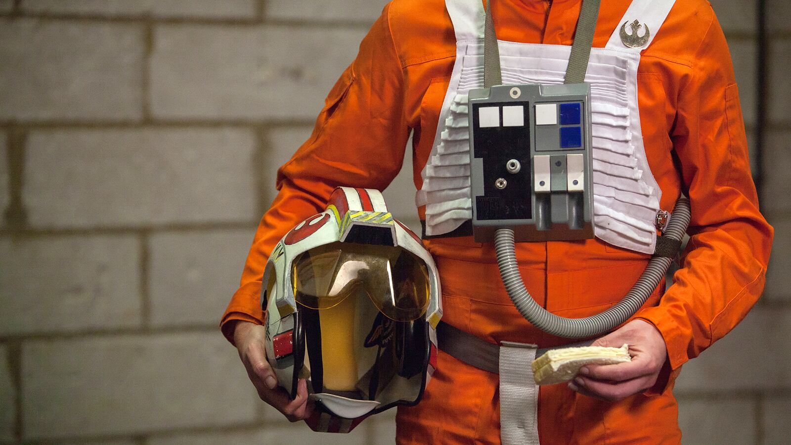 articles/2015/11/03/war-of-the-star-wars-stars-the-dark-side-of-the-convention-circuit/151102-hines-star-wars-tease_ng4tv9