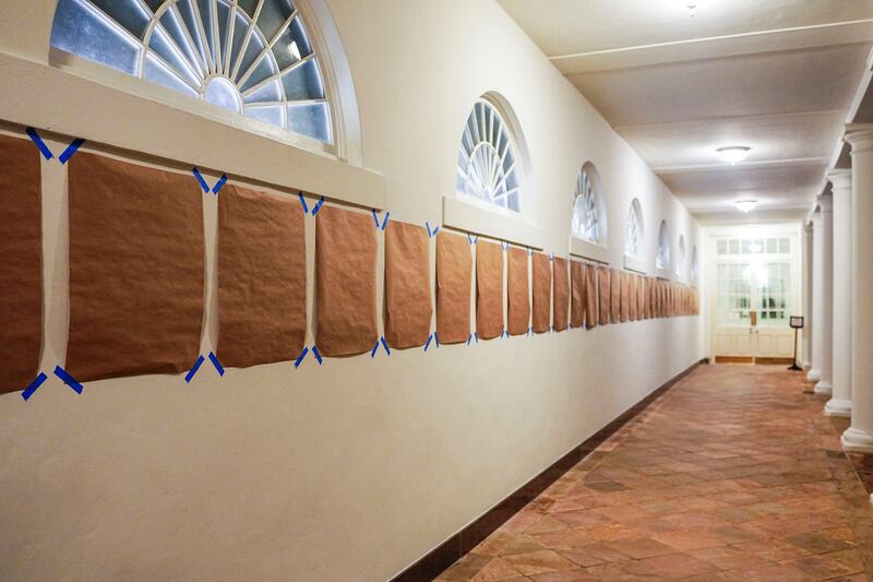 Pieces of brown paper line the White House colonnade in Washington, D.C., U.S., September 18, 2025. REUTERS/Aaron Schwartz