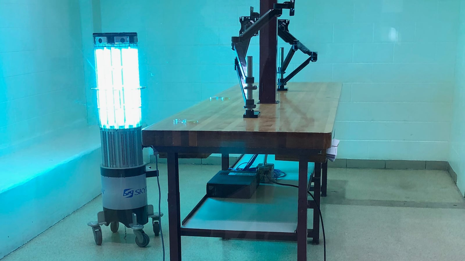 UVC_in_Jail_Booking_Room_cnjtst