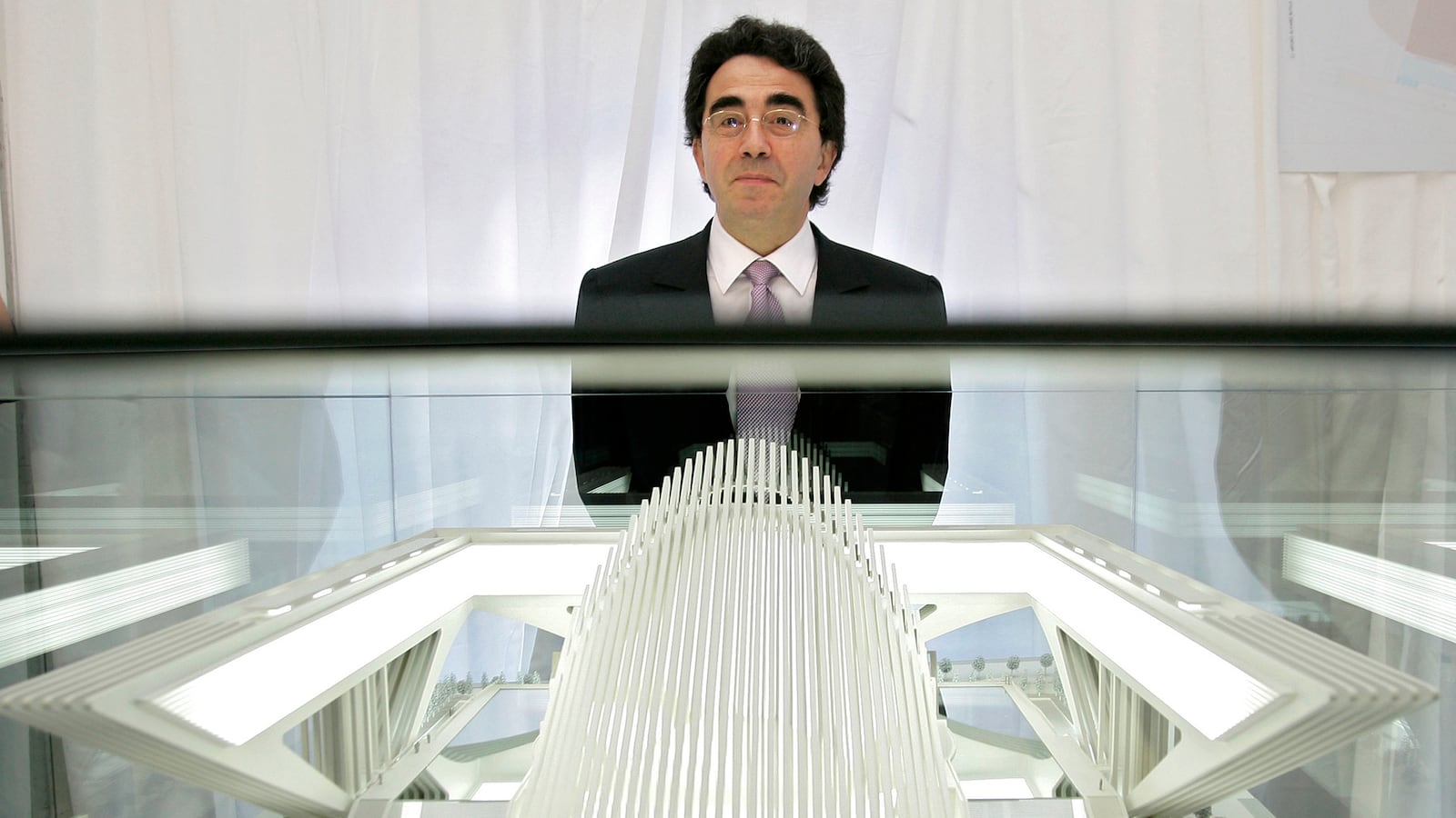 cheats/2013/09/25/santiago-calatrava-s-genius-comes-with-price-tag-and-problems/130925-santiago-calatrava-cheat_fr0yui