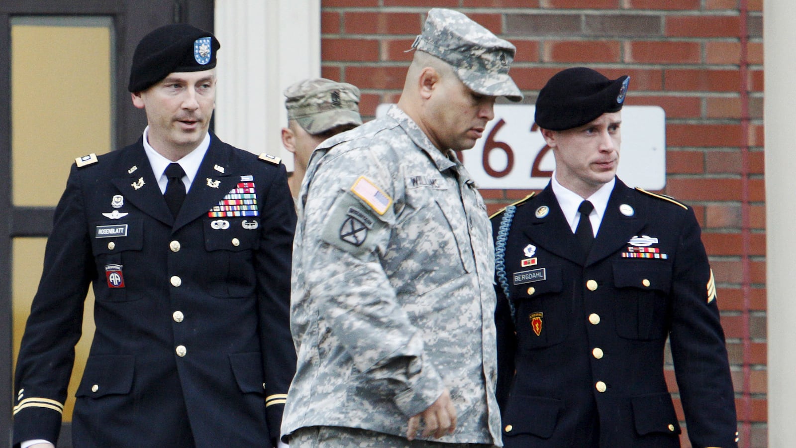 cheats/2016/08/22/letter-burning-bergdahl-general-to-talk/151222-Bergdahl-cheat_ychnxx