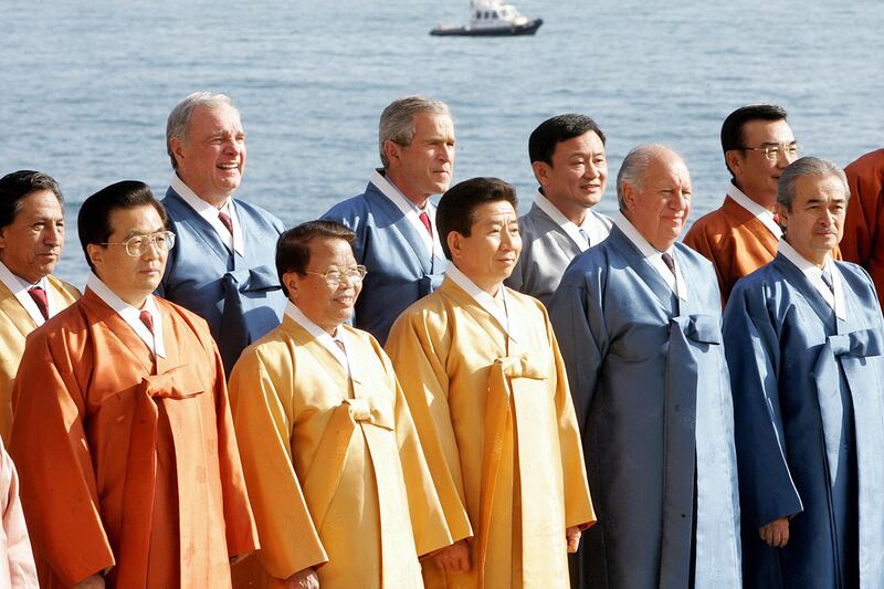 galleries/2011/11/15/apec-silly-shirts-through-the-years-photos/apec-silly-shirts-2005_temeb9