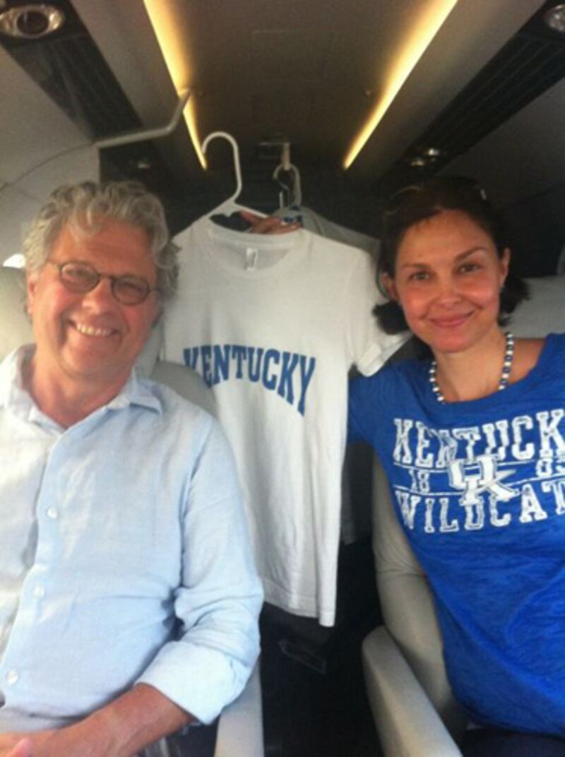 galleries/2012/04/08/taylor-swift-snoop-dogg-more-celebrity-twitter-pictures-photos/ashley-judd-celebrity-twitter-photos_xw9fru