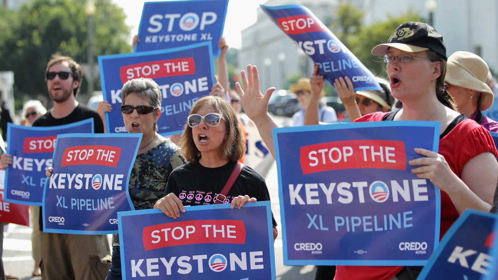 articles/2013/09/27/30-years-to-catastrophe-bill-mckibben-s-mission-to-save-us/130927-hertsgaard-oil-honey-tease-embed_s30ixj