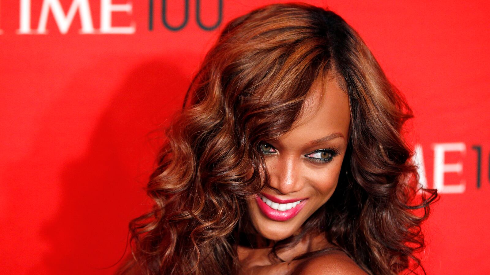 galleries/2013/12/04/tyra-banks-turns-40-photos/131203-tyra-banks-gal-tease_rva5hz