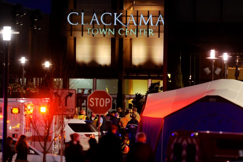 articles/2012/12/11/gunman-kills-two-people-himself-in-deadly-shooting-at-oregon-mall/portland-shooting-ross_pdt9sz