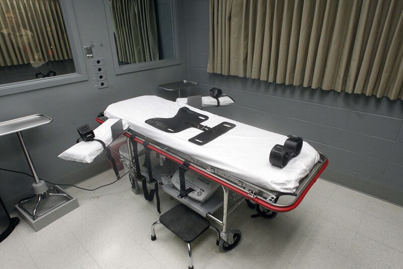 articles/2012/04/24/n-c-ruling-is-a-step-toward-honesty-about-death-penalty-s-racism/death-sentence-historic-low-cheat_bthmtl