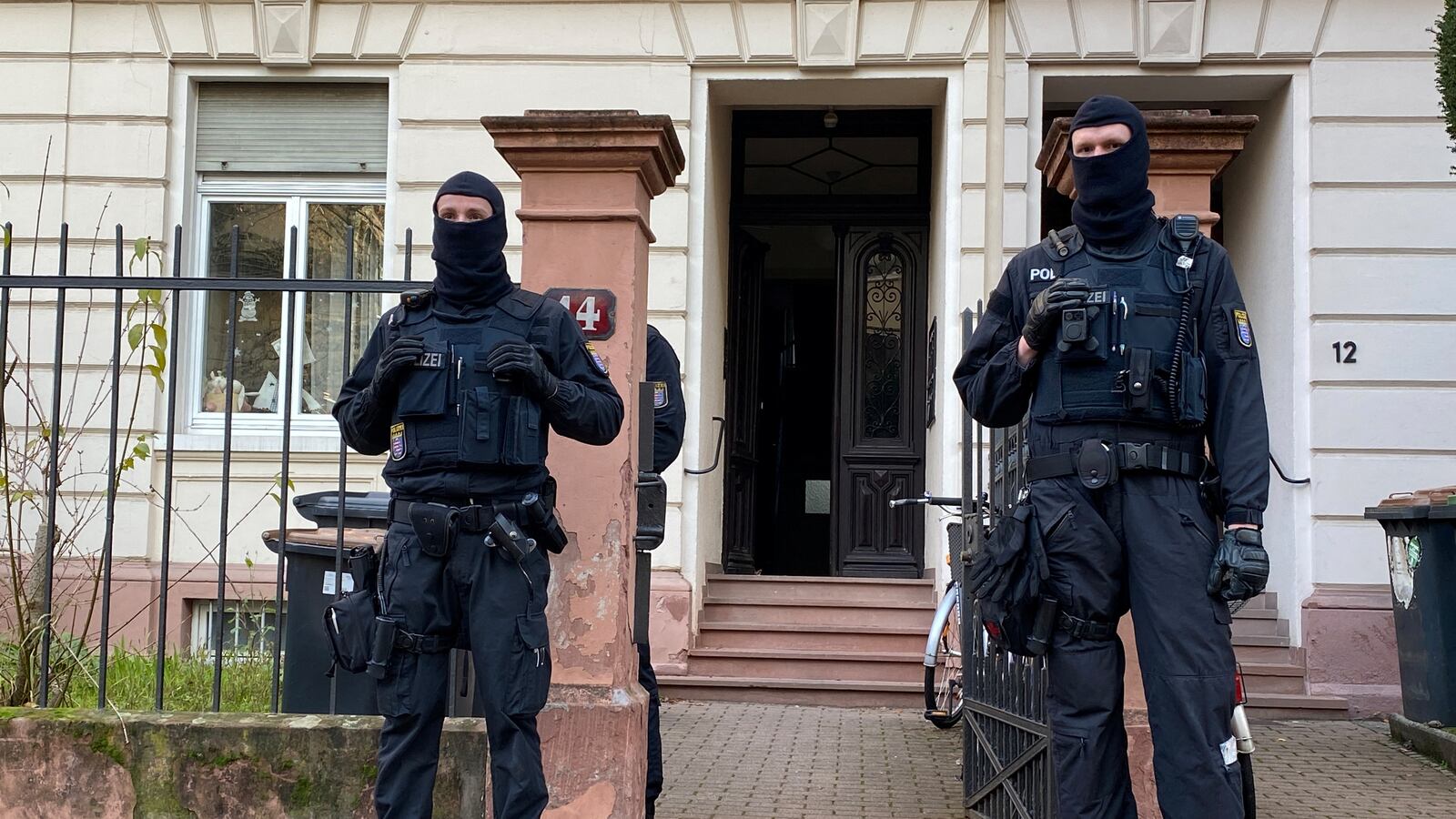 2022-12-07T105710Z_2135563553_RC2X0Y9ZYER6_RTRMADP_3_GERMANY-POLITICS-RAIDS_uaaitp