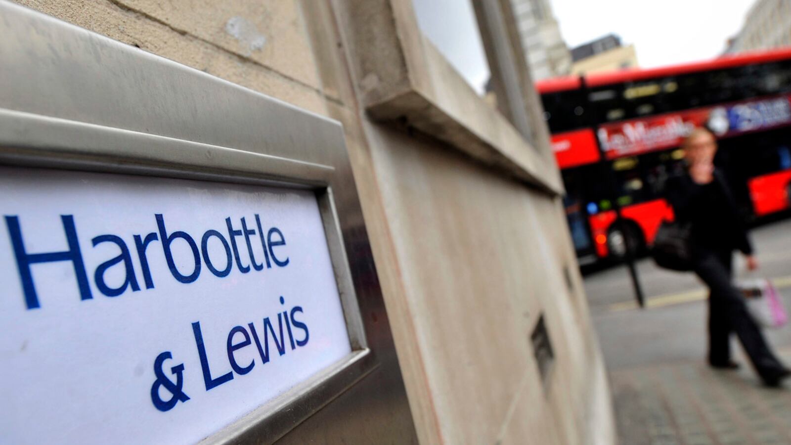 articles/2011/08/17/murdoch-s-lawyers-turn-on-him-are-burton-copeland-next/harbottle-lewis-murdoch-hacking-bungey_qmftyi