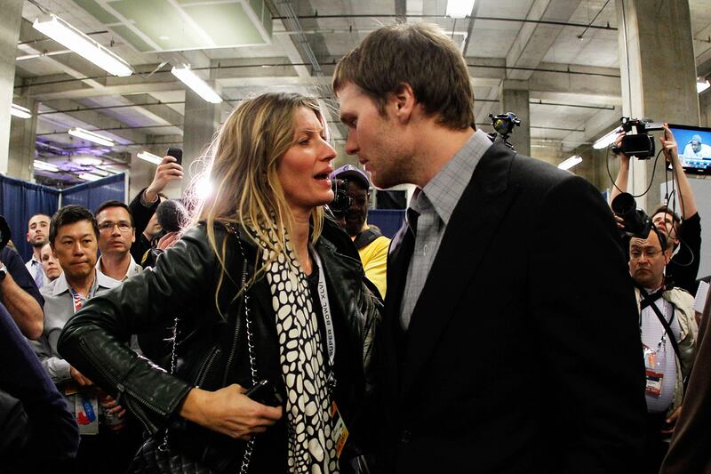 galleries/2012/02/05/madonna-katy-perry-nicki-minaj-stars-at-the-superbowl-photos/superbowl-celebs-gisele_rmyku3
