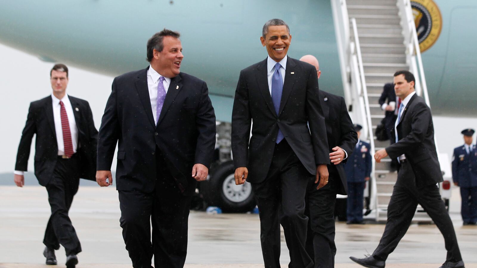 galleries/2013/05/28/barack-obama-and-chris-christie-s-jersey-shore-bromance-photos/obama-christie-2013-sandy3_wphidk