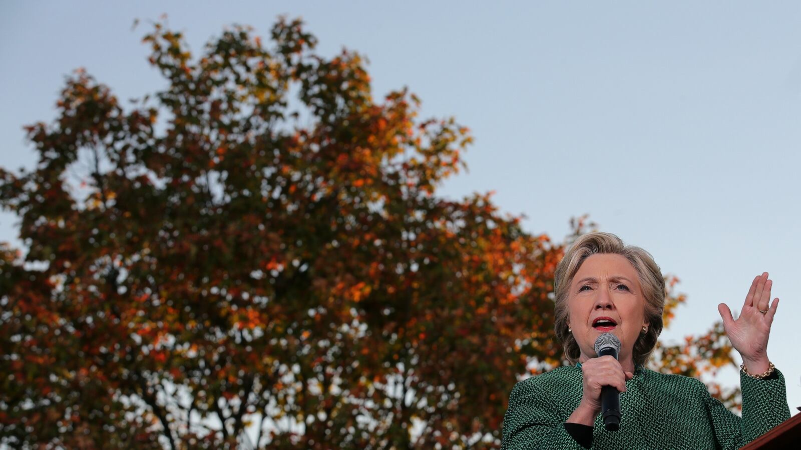 cheats/2016/10/24/trump-supporter-arrested-for-assault-at-clinton-event/161023-clinton-event-trump-supporter-cheat_wj8uyj