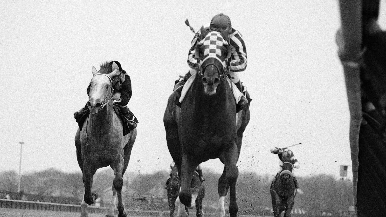 articles/2015/11/21/praying-for-a-winner/151120-breslin-racetrack-tease_buvdxv