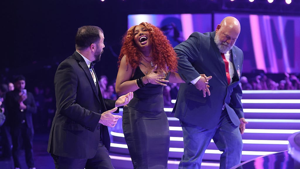 SZA at the 2025 American Music Awards