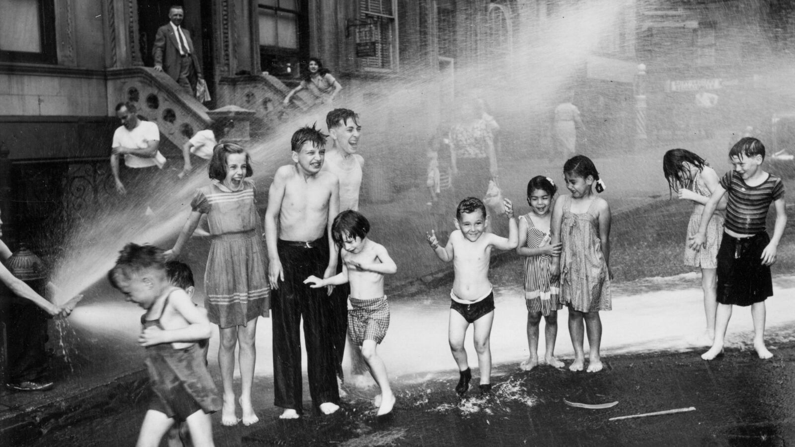 articles/2015/07/24/air-conditioning-threat-or-menace-an-overheated-argument/150723-tomasky-ac-tease_hvoiry