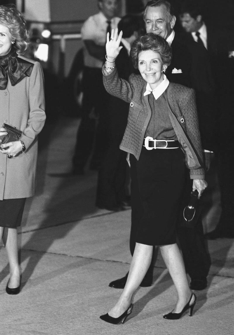 galleries/2011/06/25/first-ladies-go-abroad/nancy-reagan-england_azf9ef