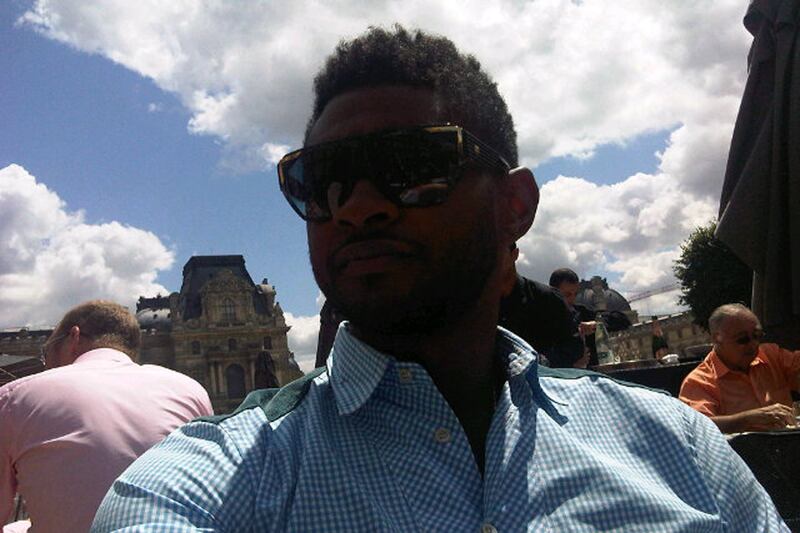 galleries/2011/07/03/britney-spears-ashton-kutcher-usher-more-celebrity-twitter-photos/usher-week-in-celebrity-twitter-pictures_jcw6jn