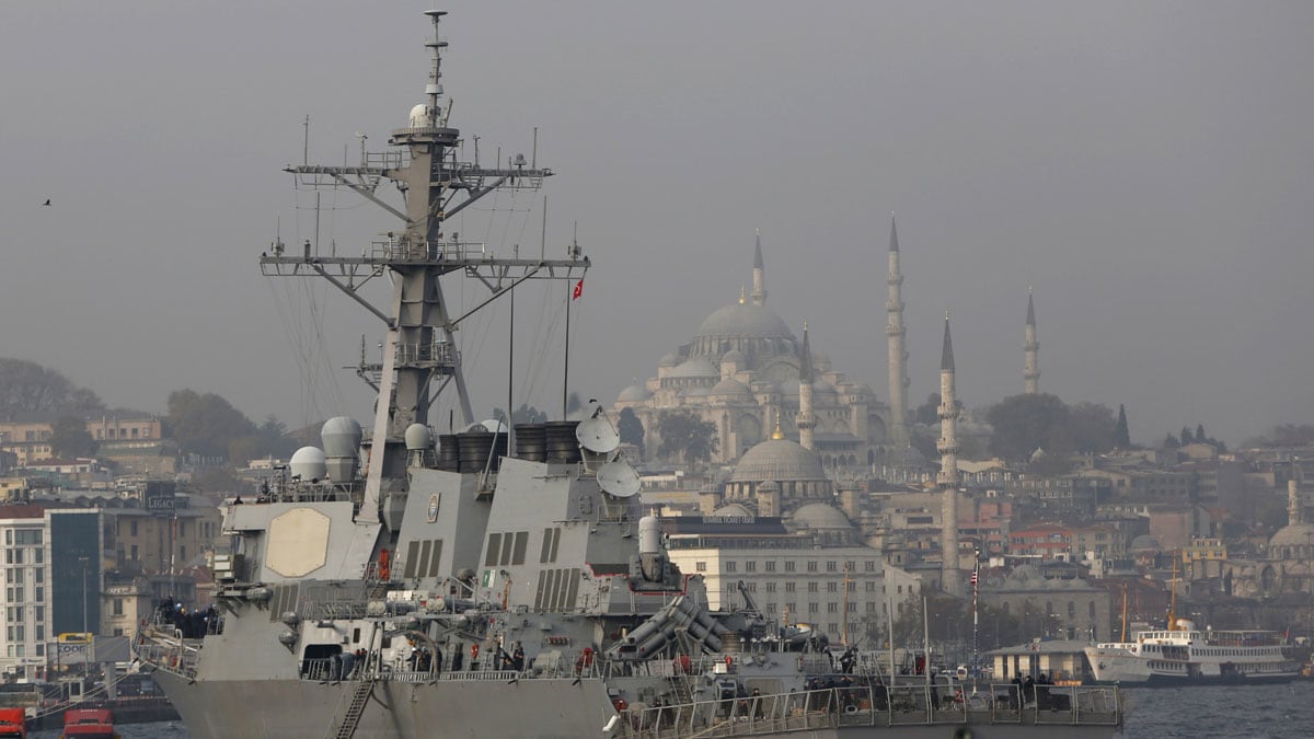 cheats/2014/11/13/12-turks-freed-after-u-s-sailor-attack/141113-istanbul-us-soldiers-cheat_sk23ed