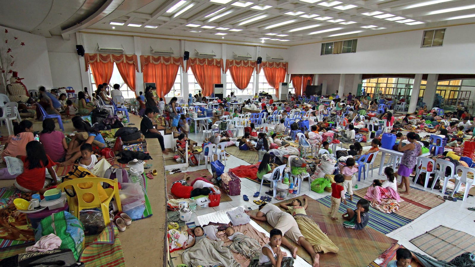 cheats/2014/12/05/philippines-evacuates-thousands-ahead-of-typhoon-hagupit/141205-Philippines-evacuation-cheat_p9laf4