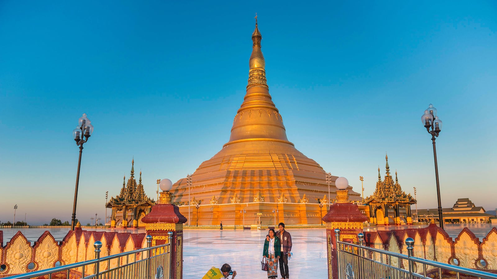 articles/2015/05/10/they-built-a-capital-and-no-one-came-inside-burma-s-ghost-city/150509-strochlic-ghost-town-tease_kjpx4i