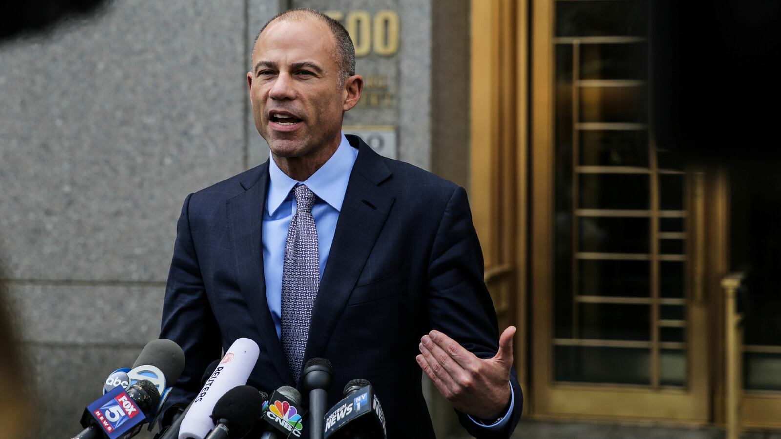 avenatti_o1flpf