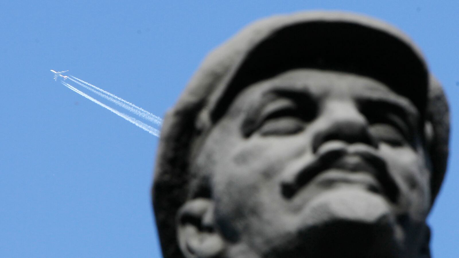 articles/2014/04/18/pentagon-moves-to-block-russian-spy-plane-in-american-skies/140415-lake-russia-tease_c3updl