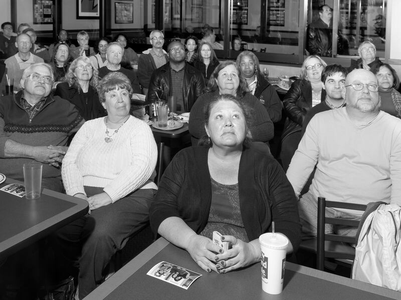 galleries/2013/11/22/alec-soth-documents-life-in-silicon-valley-photos/Soth_14_sfmoma_SiliconValley_RoundTable_n5lj3o