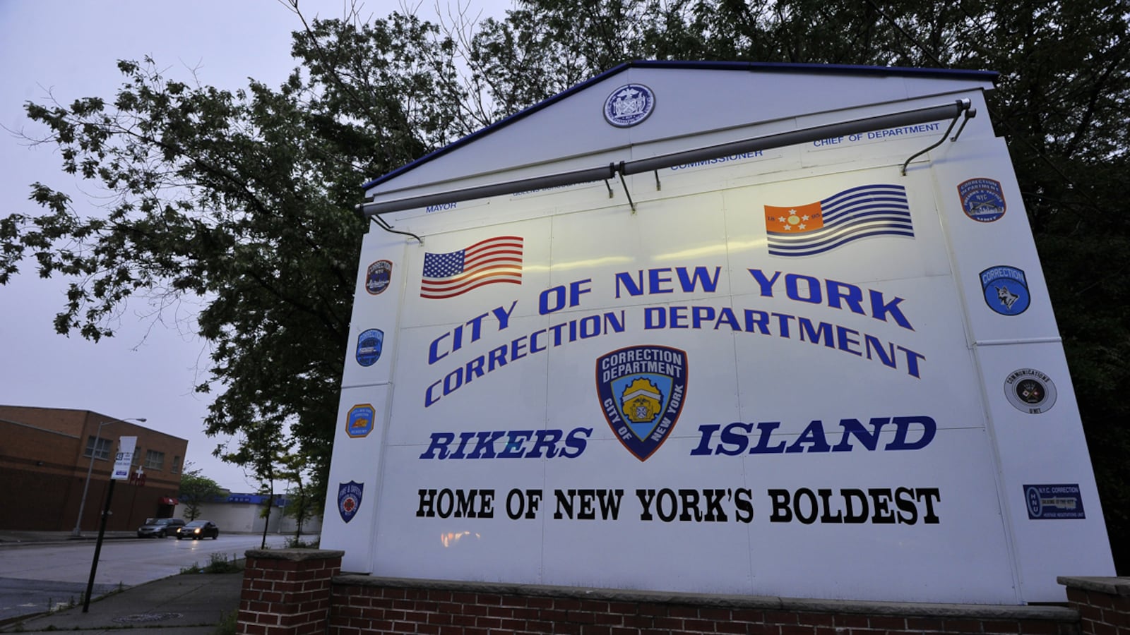 cheats/2012/08/05/goldman-invests-in-nyc-jails/goldman-sachs-invests-in-prisons-cheat_scohkv