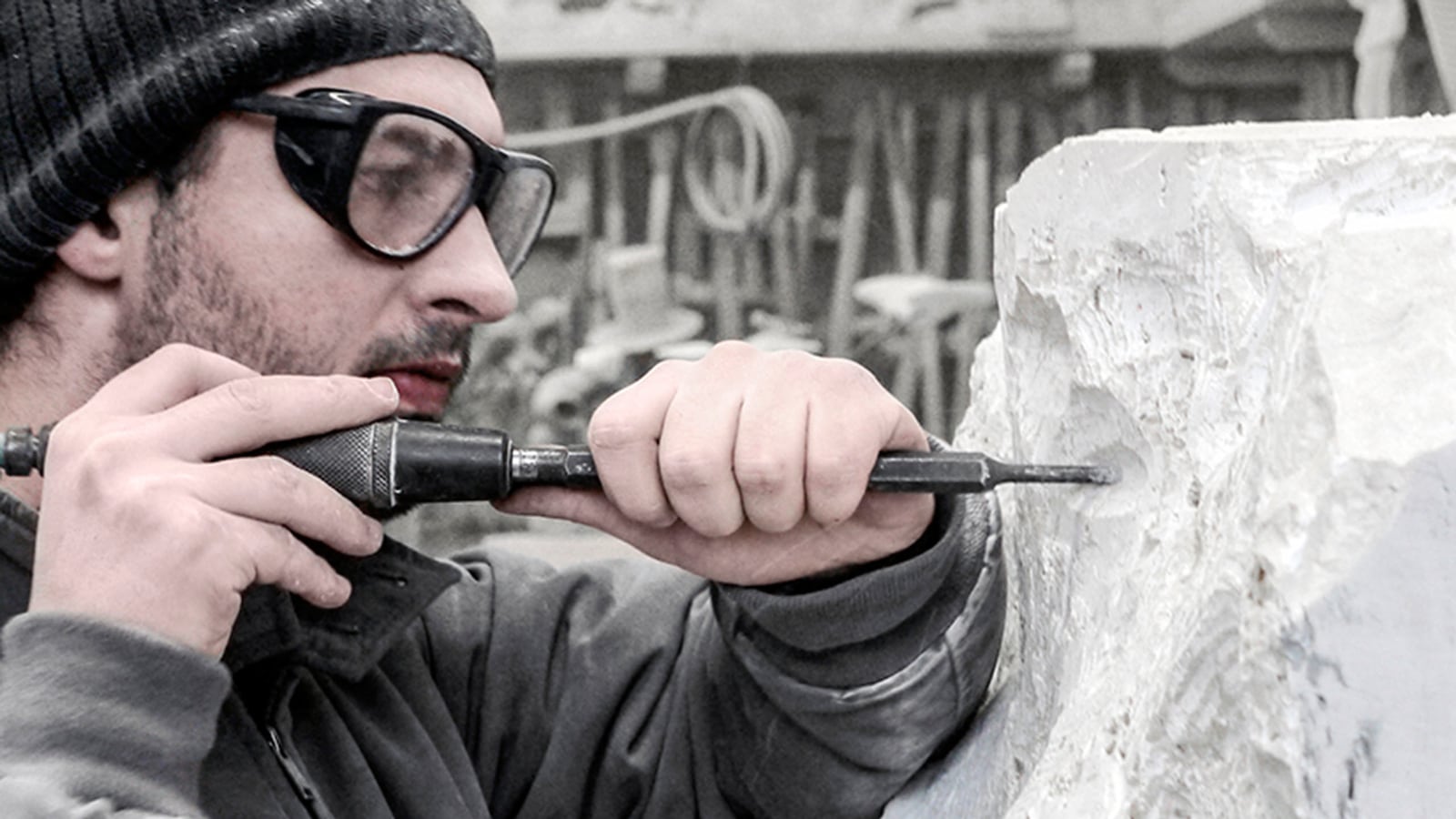 articles/2014/12/02/damien-hirst-s-army-of-geppettos/141201-henryk-artisan8_azoz7a