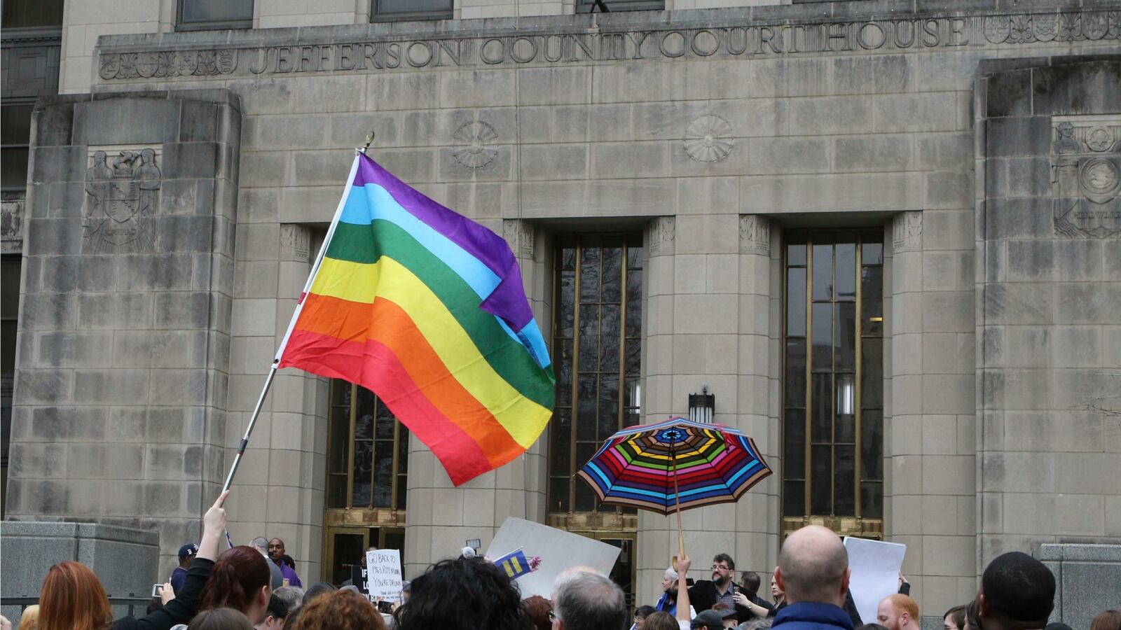 cheats/2016/01/07/alabama-judge-defies-gay-marriage-ban/160107-alabama-courthouse-cheat_pixcri