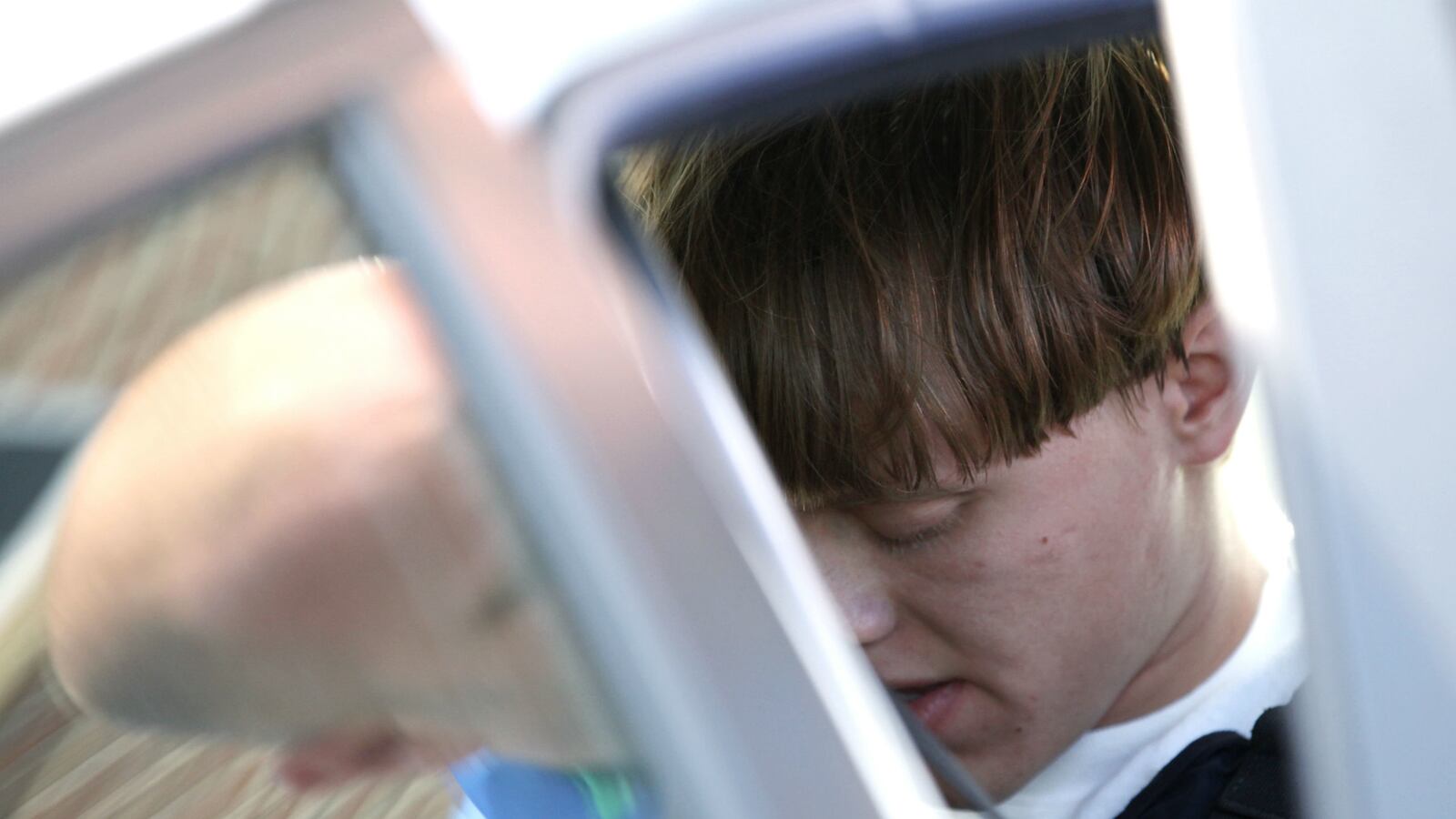 cheats/2015/06/18/late-to-work-florist-caught-dylann-roof/150618-roof-custody-cheat_vcesdu