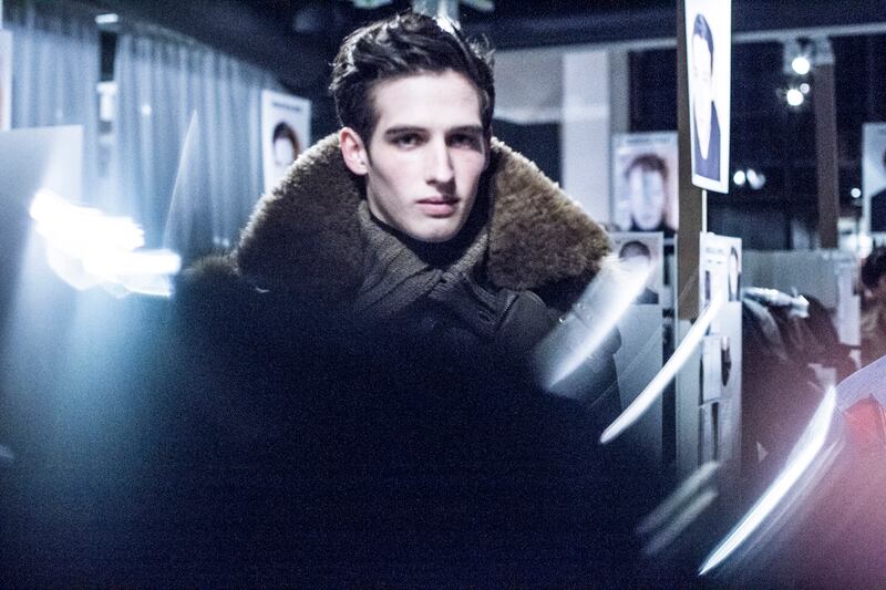 galleries/2013/01/16/backstage-at-men-s-fashion-week-in-milan-2013-photos/milan-mens-backstage-wrap17_ef6se3